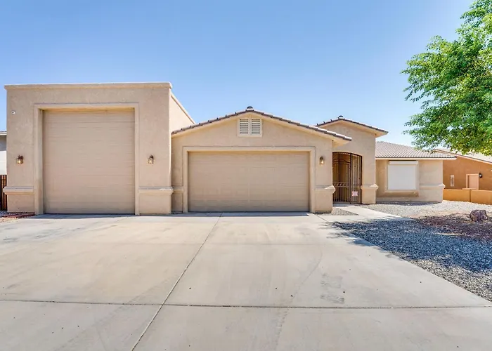 4 Mi To Beach: Havasu W/ Pool! Hébergement de vacances Lake Havasu City
